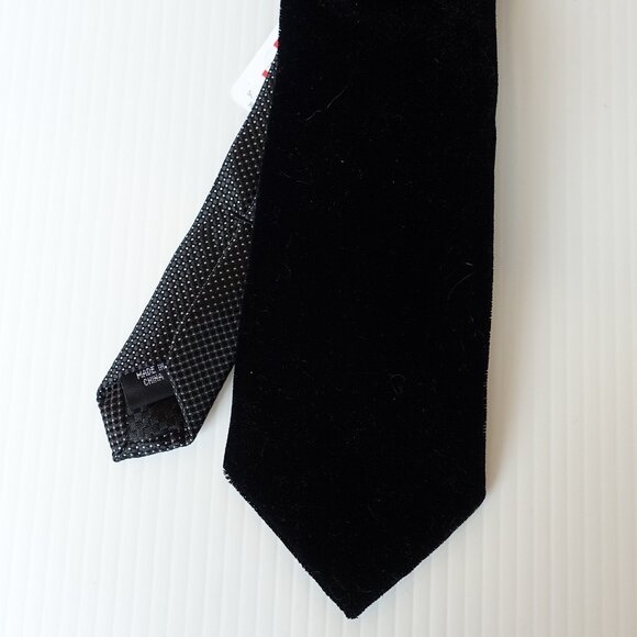 SEAN JOHN Black Velvet Solid Pindot Tail Slim Tie - Picture 3 of 4